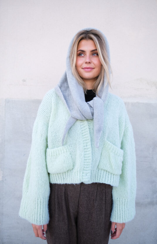 strikket skjerf sjal oppskrift enkelt trekantskjerf merino børstet alpakka jakke