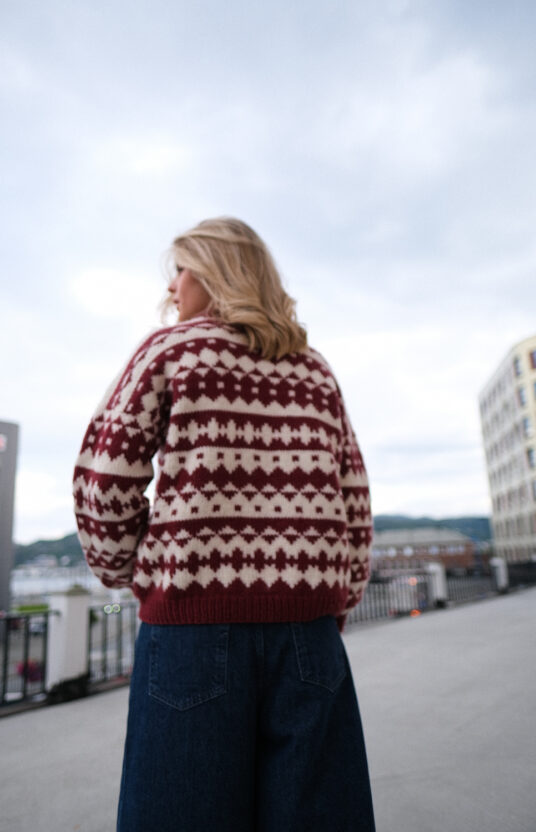 Strikkegenser med mønster dame oppskrift inspirasjon strikkegenser dame ungdom