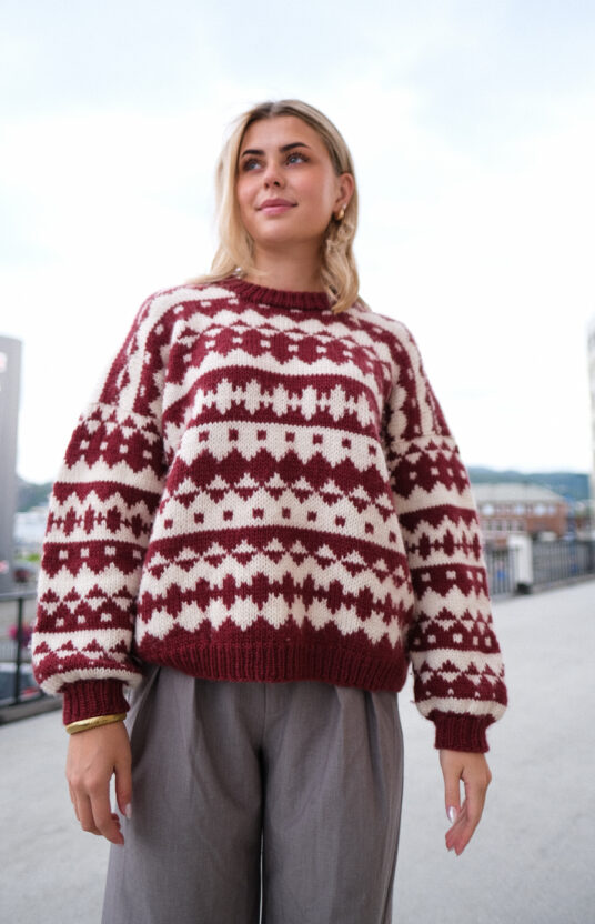 Strikkegenser med mønster dame oppskrift inspirasjon strikkegenser dame ungdom