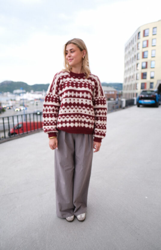 Strikkegenser med mønster dame oppskrift inspirasjon strikkegenser dame ungdom