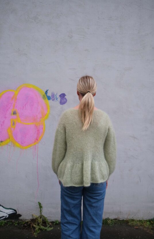 strikket cardigan med volang