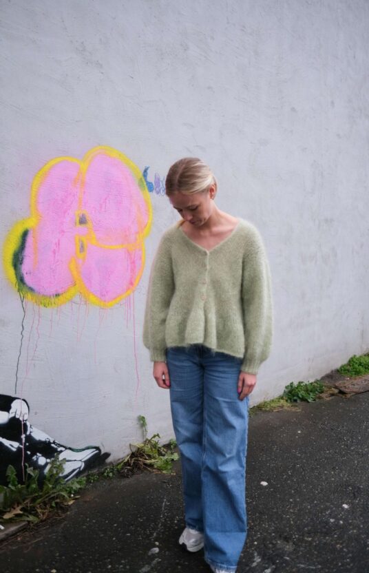 Strikk til jente oppskrift og garn