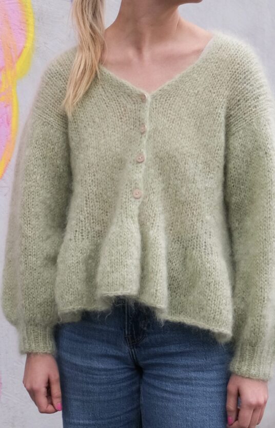 strikkejakke med volangkant fluffy dame