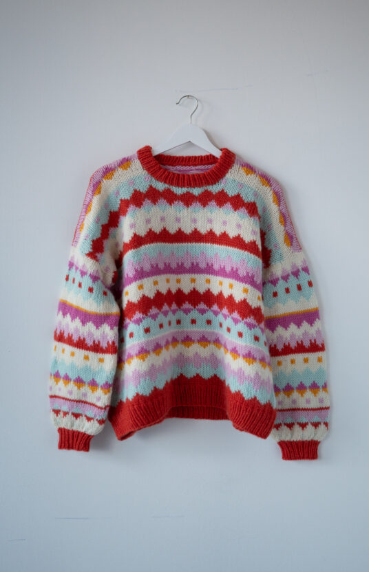 strikkegenser med farger og mønster. Inspirasjon turgenser dame lofoten turstrikk fargerik