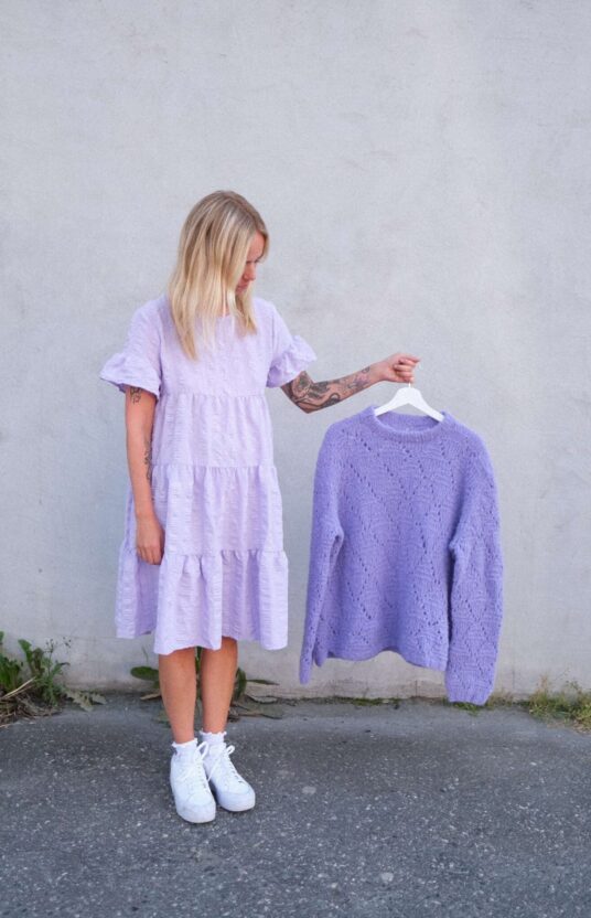 strikkeoppskrift genser med hullmønster eyelet pattern sweater pattern