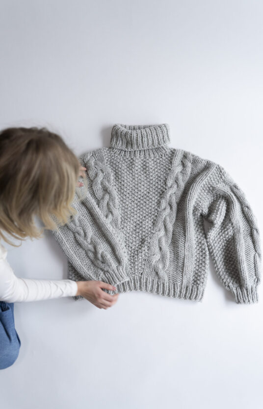 Strikket genser med struktur