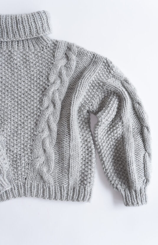 Strikkegenser med fine detaljer