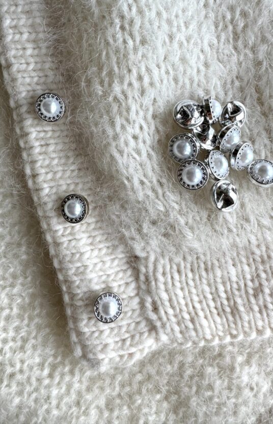 Sølv blingknapp med perle