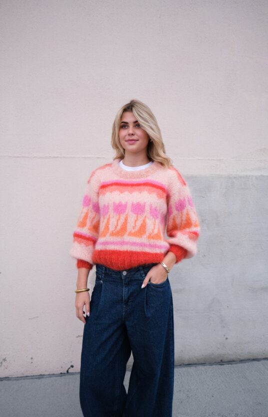 strikkeoppskrift genser blomster tulipaner 80talls fluffy fargerik strikk