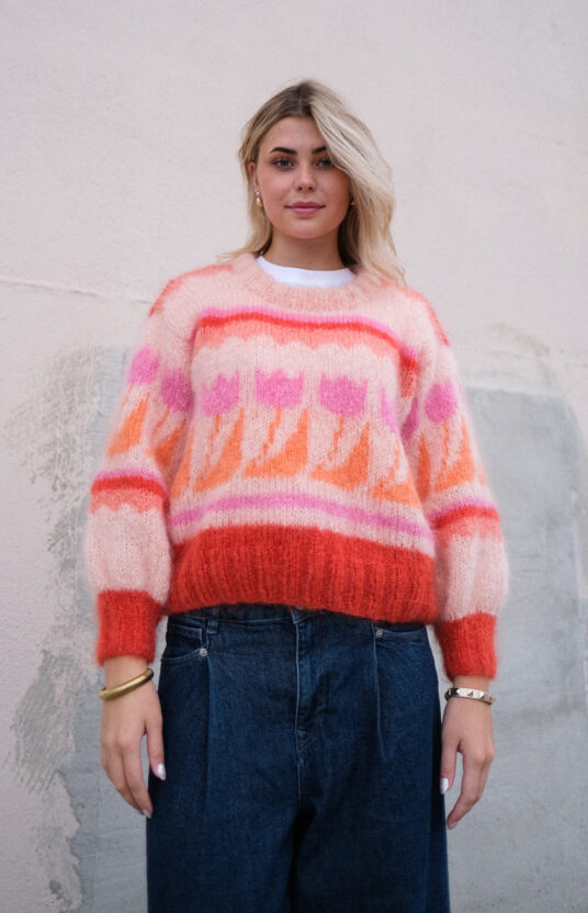 strikkeoppskrift genser blomster tulipaner 80talls fluffy fargerik strikk