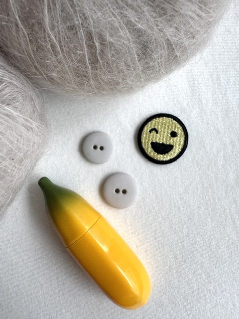 Lys grå matt plastknapp