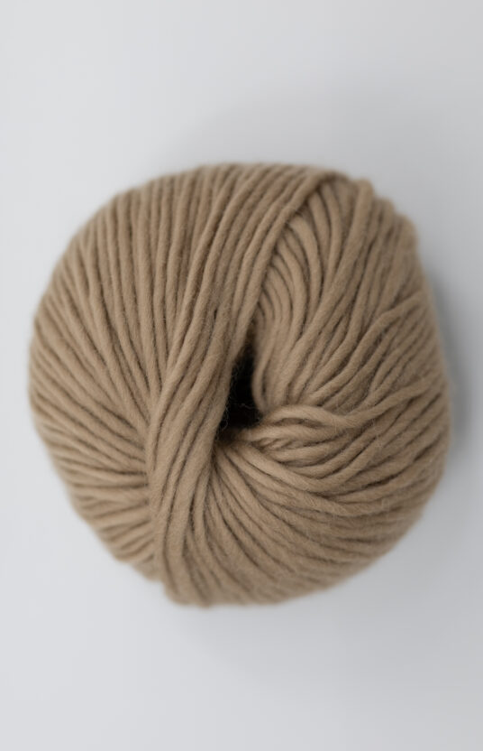 lys brun garn Hip wool strikk nettside garn og strikk beige farge inspirasjon