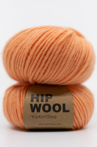 yarn light orange color. pudderpiken knitting yarn. Wool yarn pure wool online shop yarn and knitting inspiration knitting project