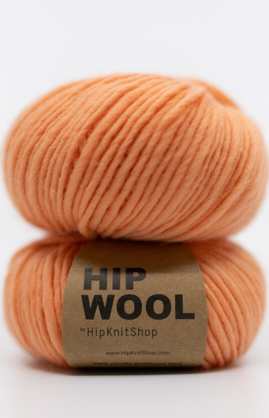 garn lys orange farge. pudderpiken strikk garn. Ullgarn ren ull nettbutikk garn og strikk inspirasjon strikkeprosjekt