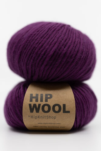 Plum-colored yarn, pure wool for thick needles, plum-colored inspiration. Yarn and colors, online store for yarn and knitting patterns