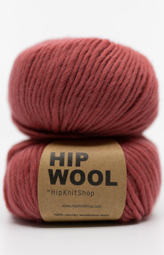 garn dempet rød farge. Ullgarn ren ull nettbutikk garn og strikk inspirasjon strikkeprosjekt