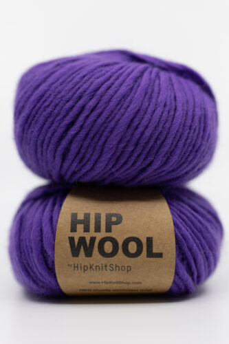 purple wool yarn for knitting on thick needles. colorful yarn in pure wool. Animal friendly yarn online shop and patterns knitting
