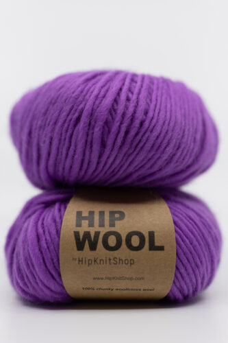 purple wool yarn for knitting on thick needles. colorful yarn in pure wool. Animal friendly yarn online shop and patterns knitting