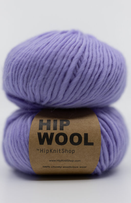 lilla garn. Ullgarn for strikk på tykke pinner. ren ull kløfri ull lilla garn hip wool