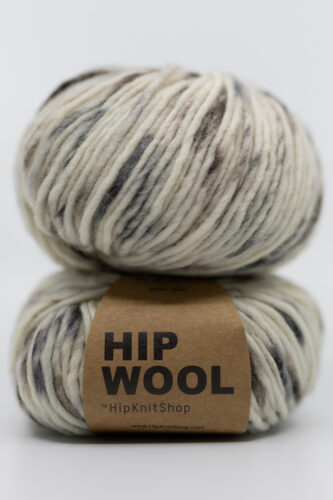 Hand-dyed thick natural yarn with splashes of brown and black. Hand-dyed wool yarn Hip Wool Mocca Ice Cream