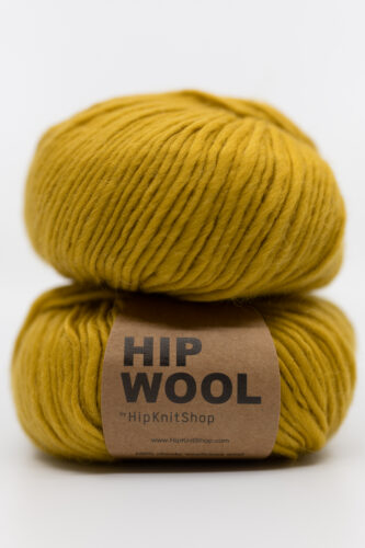 Ochre-colored hip wool yarn, pure wool yarn for thick needles, autumn colors inspiration. Yarn with colors online store, yarn and knitting patterns.