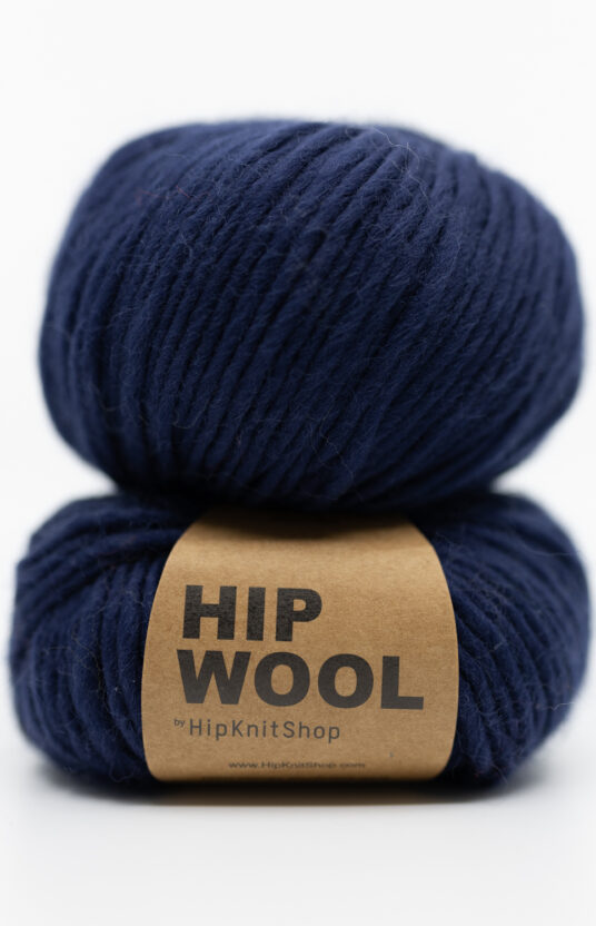 Garn mørk blå ullgarn for strikk på tykke pinner. ren ull kløfri ull hip wool