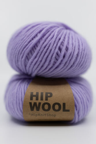 Light lilac yarn. Wool yarn for knitting with thick needles. Pure wool, non-itchy wool, lavender yarn, hip wool