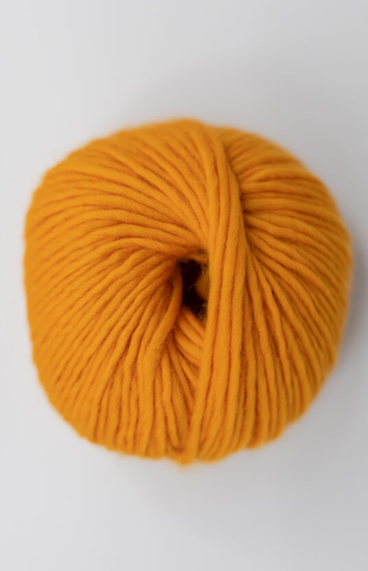 knall orange garn i ull. Fargerikt garn nettbutikk og strikk garn i mange farger. Inspirasjon strikk garn Hip wool