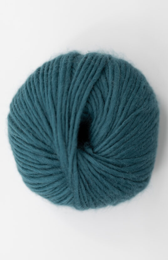 mørk grønn garn. Ullgarn for strikk på tykke pinner. ren ull kløfri ull støbvet dyp grønn farge hip wool