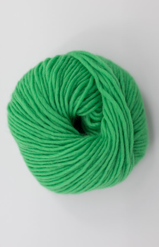 knall grønt garn. Ullgarn for strikk på tykke pinner. ren ull kløfri ull jelly bean grønn garn hip wool