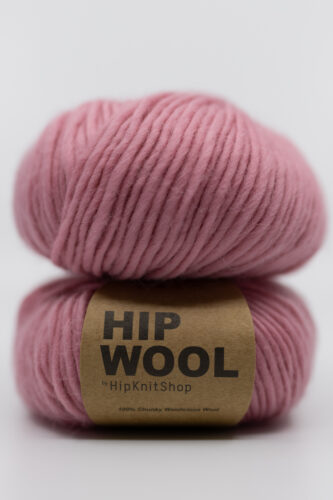 Yarn in a soft pink shade. Colorful yarn for knitting with 5–8 mm needles. Online store: colorful yarn in antique pink