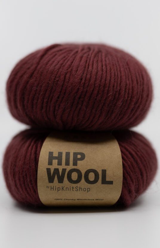 vinrød garn. Fargerikt garn til strikk på pinne 5-8 mm. nettbutikk fargerikt garn burgunder hip wool