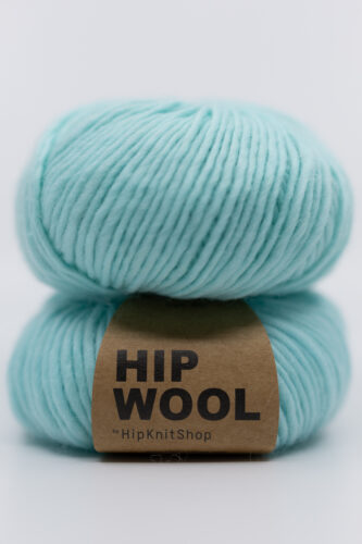 Mint-colored yarn. Colorful yarn for knitting with 5–8 mm needles. Online store: Colorful Yarn – Mint Hip Wool