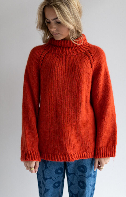 strikkegenser høy hals raglan strikkeoppskrift enkel genser varm kosegenser Hip Wool