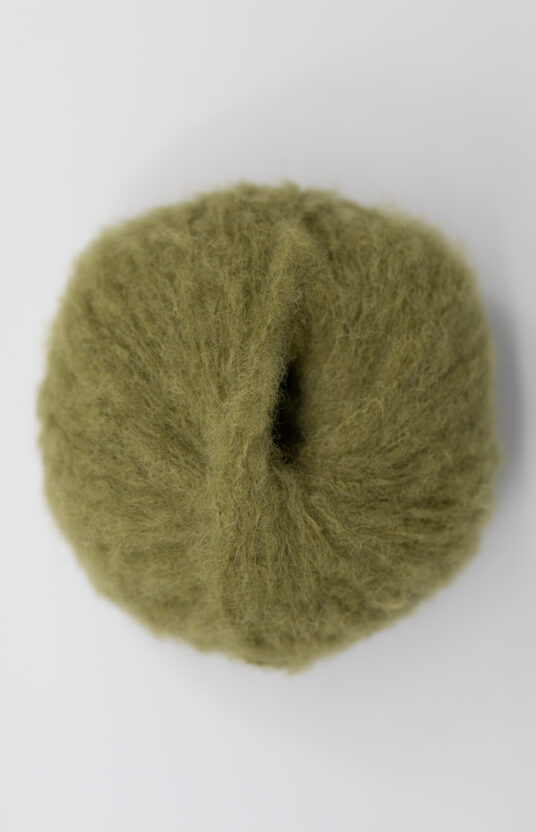 børstet alpakka garn bonbon mykt oliven grønn støvet rolig grønn farge
