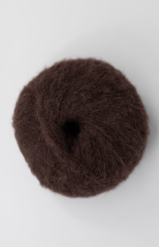 børstet alpakka garn mørk brun farge mykt garn nøytrale farger