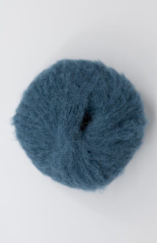 børstet alpakka garn blå farge mykt garn nøytrale farger mellomblå