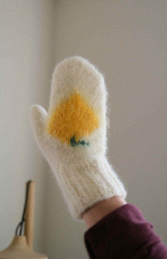 strikkevotter med sitron strikkeoppskrift og garn