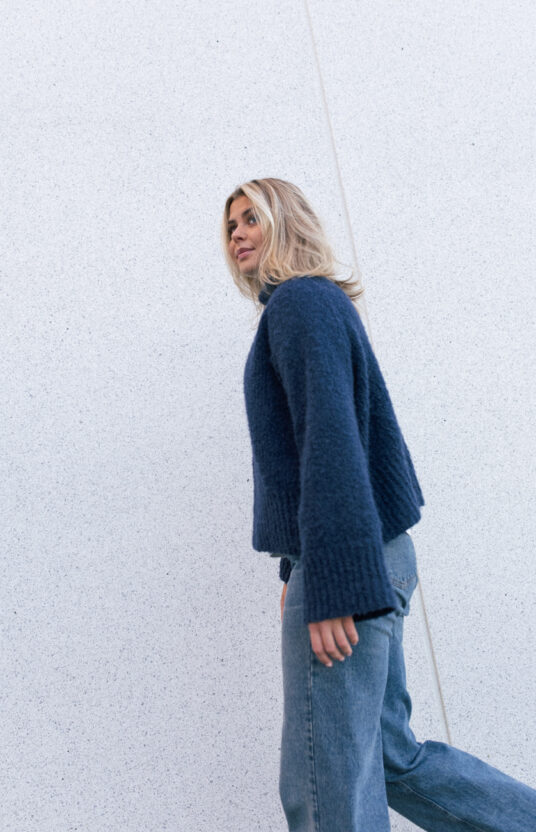 strikkegenser dame myk høy hals raglan strikkeoppskrift enkel genser populær strikkegenser