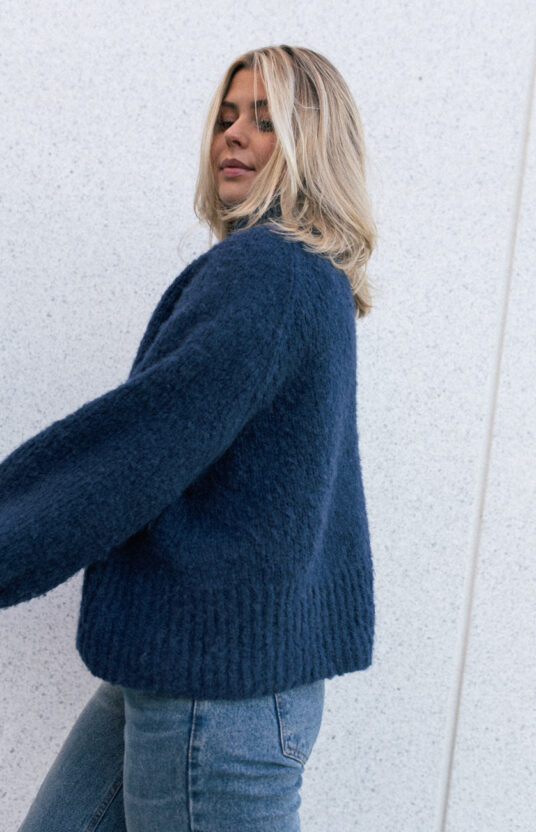 strikkegenser dame myk høy hals raglan strikkeoppskrift enkel genser populær strikkegenser