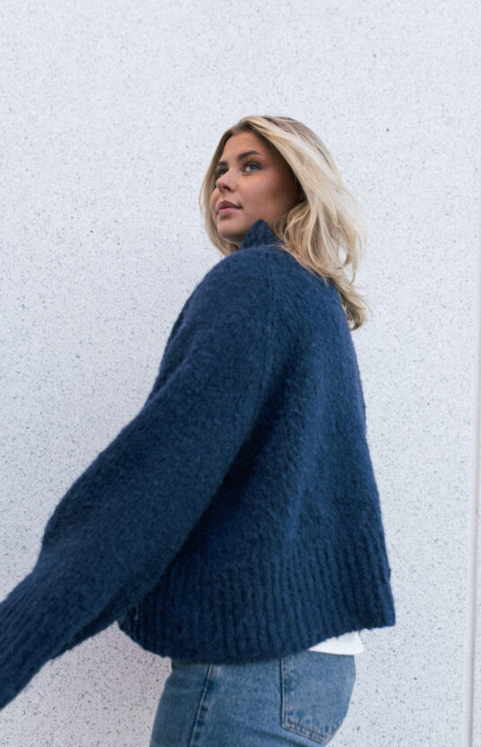 strikkegenser dame myk høy hals raglan strikkeoppskrift enkel genser populær strikkegenser