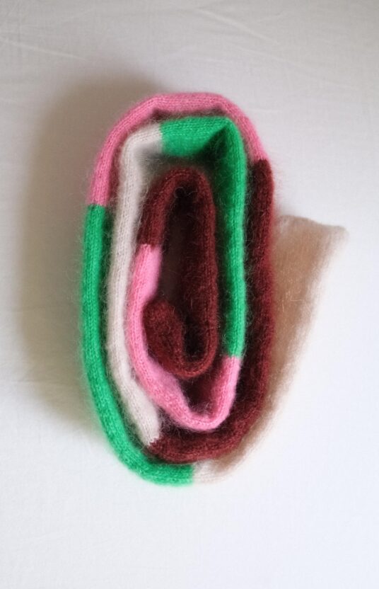 tynt skjerf med striper strikkeoppskrift og garn mohairskjerf enkelt strikk