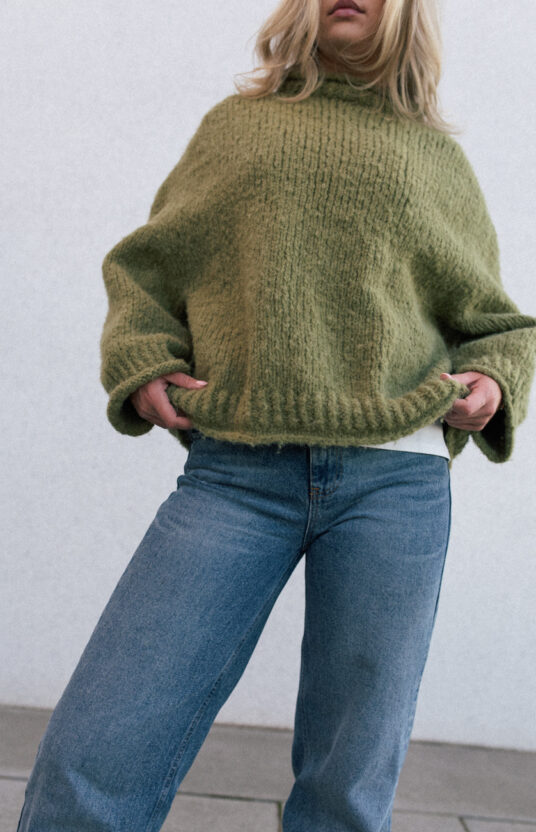 Bluebird sweater bonbon, knitted sweater strikkegenser dame myk høy hals raglan strikkeoppskrift enkel genser populær strikkegenser