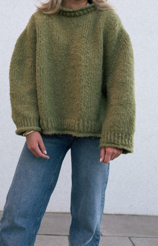 Bluebird sweater bonbon, knitted sweater strikkegenser dame myk høy hals raglan strikkeoppskrift enkel genser populær strikkegenser