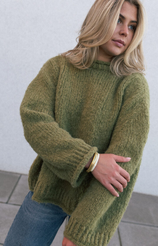 Bluebird sweater bonbon, bluebrid, knitted sweater strikkegenser dame myk høy hals raglan strikkeoppskrift enkel genser populær strikkegenser