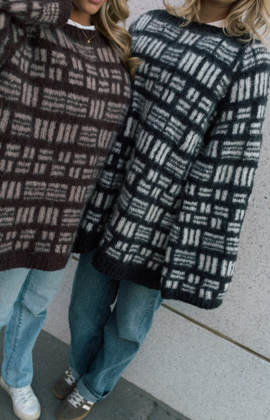 knitting pattern sweater women raglan hiking sweater with colors skappel helene moo knitting sweater adventure