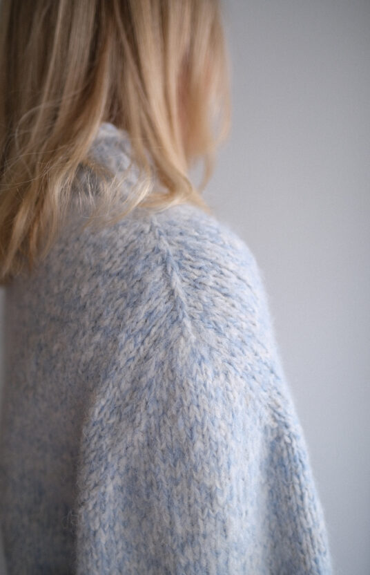 strikkegenser melert oppskrift tyk ullgenser til dame. Fargerik strikk turgenser dame. Strikkeoppskrift damegenser varm