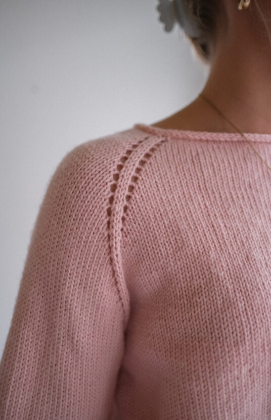 simple sweater knitting pattern. Hverdagsgenser raglan strikkeoppskrift. populære strikkeoppskrifter dame
