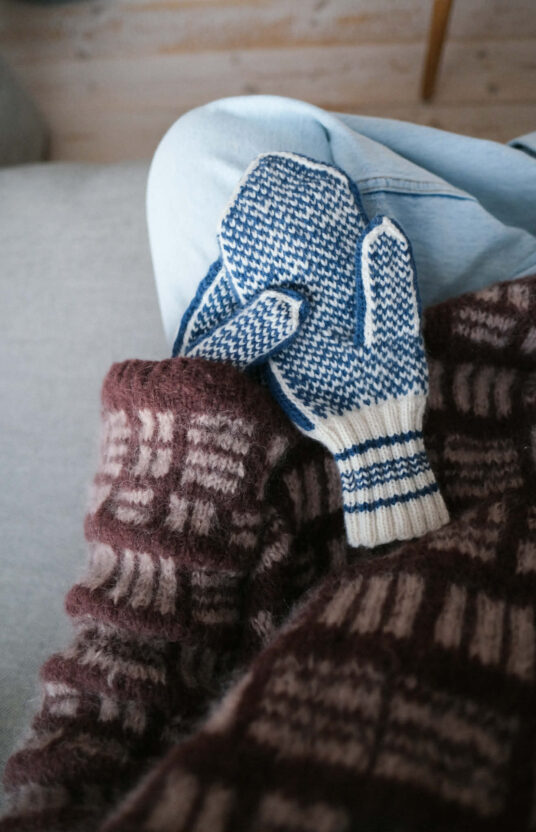 Fisherman mittens knitting pattern, Oppskrift tradisjonelle votter med fisker. selbuvotter inspirasjon vottestrikk. strikkeoppskrift votter dame og herre