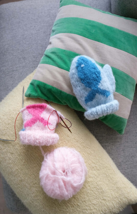 knitting pattern mittens fish. Cute mittens fish ocean knitting pattern fisherman mittens